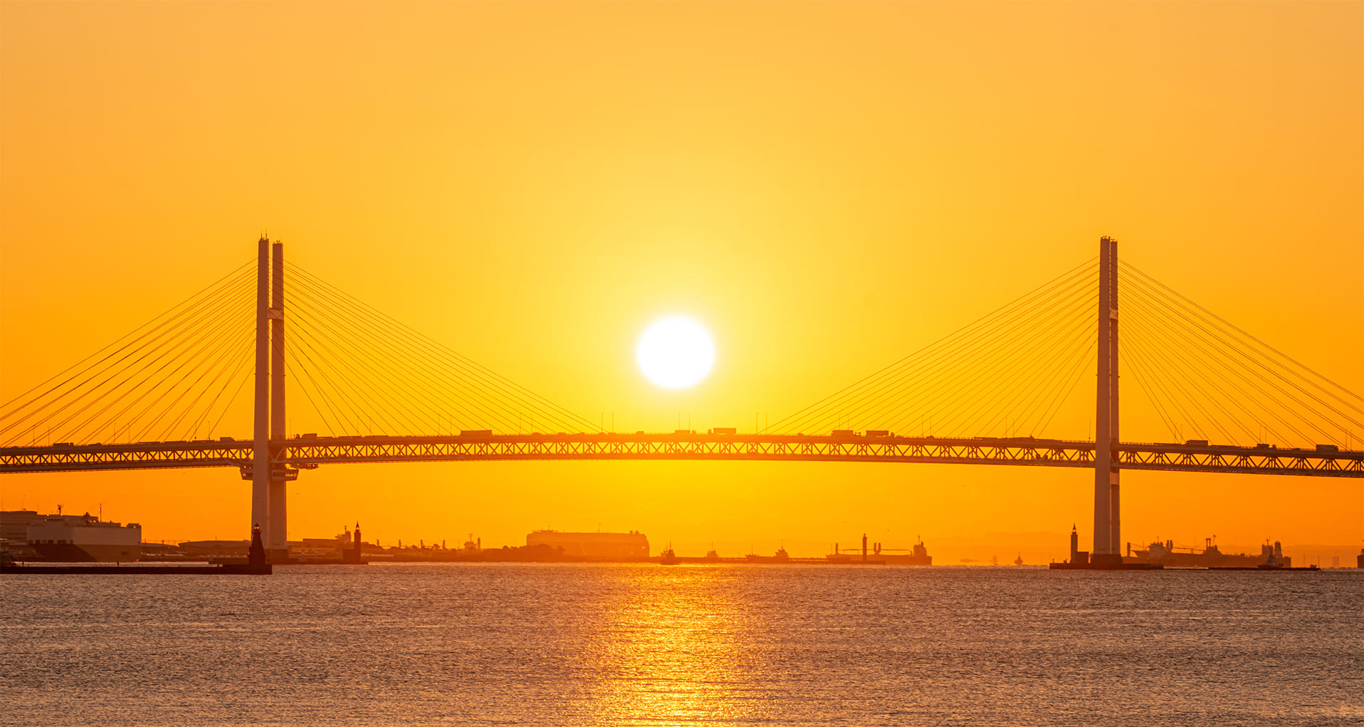 横浜のみなとみらいの夕方の風景